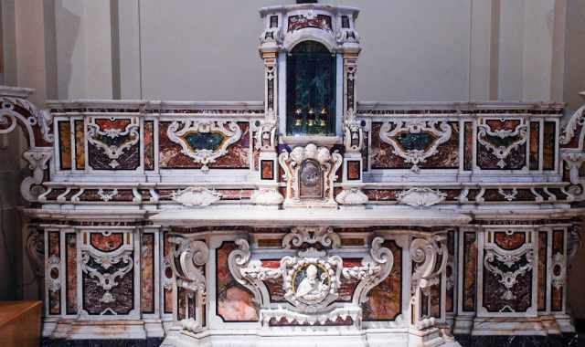 Una parrocchia barese cela un antico tesoro: l'altare della chiesa di Santa Maria del Buonconsiglio